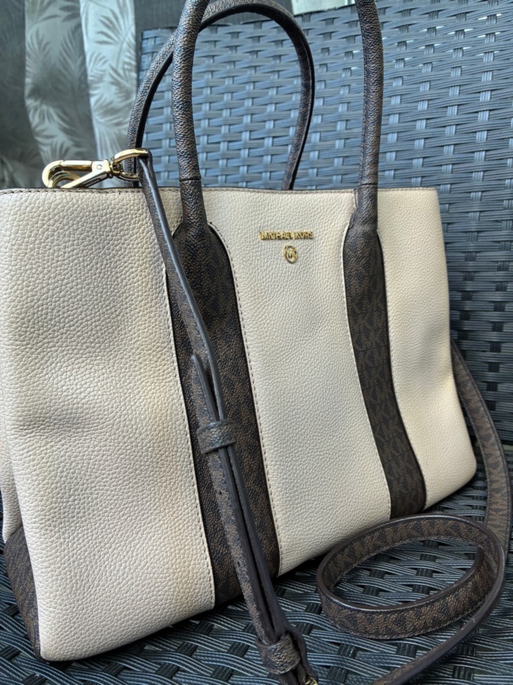 MICHAEL KORS BAG,Authentic Michael Kors Crossbody Bag. - Picture 13 of 16